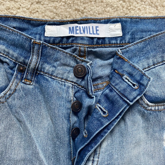 BRANDY MELVILLE DISTRESSED RIPPED JEANS - Picture 2 of 5